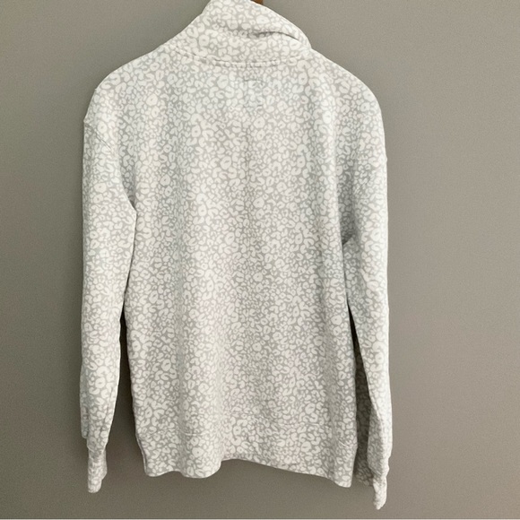 Ambercrombie and Fitch NWOT Soft Collection Turtle neck. Size Medium. - Picture 4 of 5